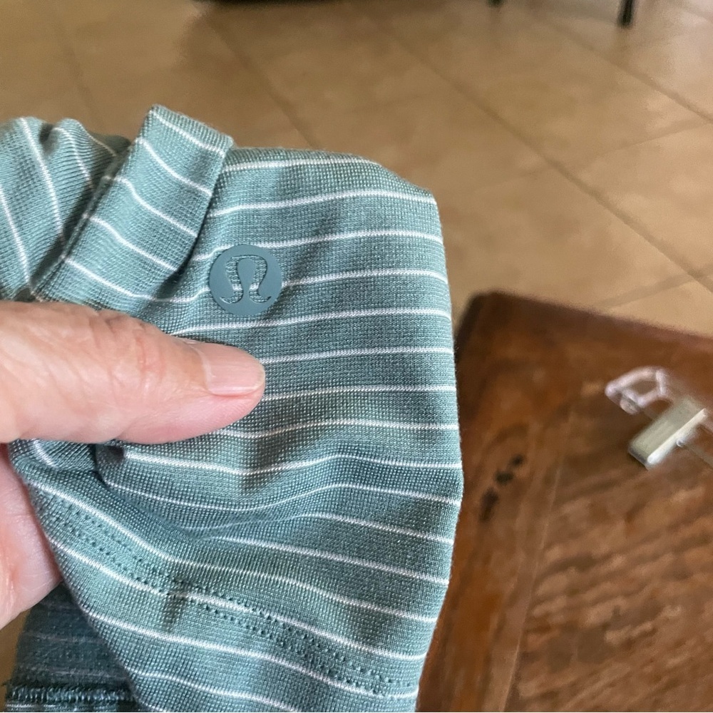 Lululemon polo shirt size medium - Picture 3 of 4